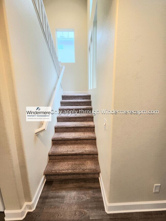 Foto del edificio - AWESOME 3 BED/2.5 BATH FLOOR PLAN AVAILABL...