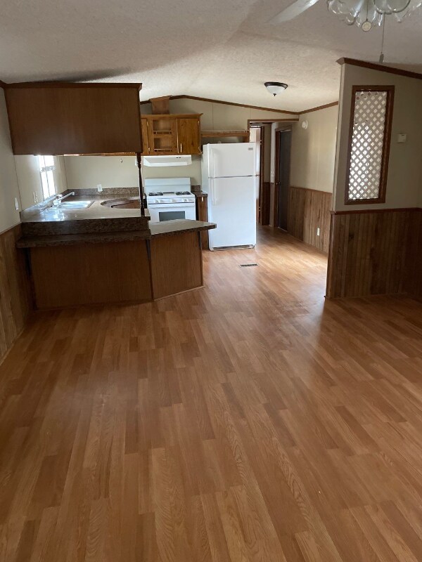 Foto del edificio - 1100 Clara Ln