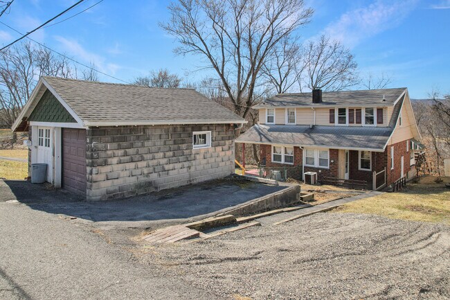 Foto del edificio - 36 Hawthorne Ave