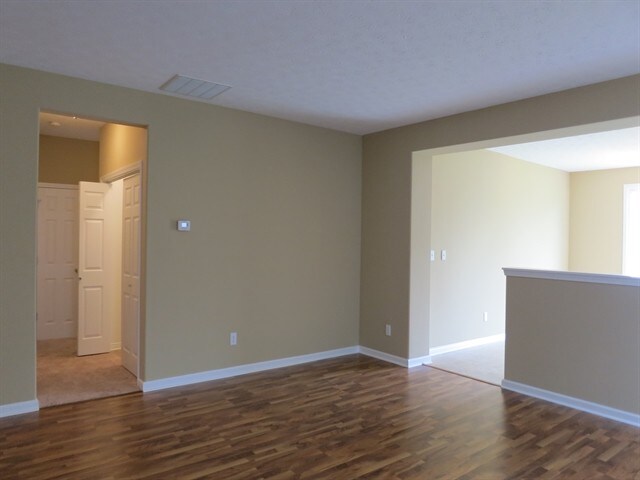 Foto del edificio - 8185 Sydney Ln