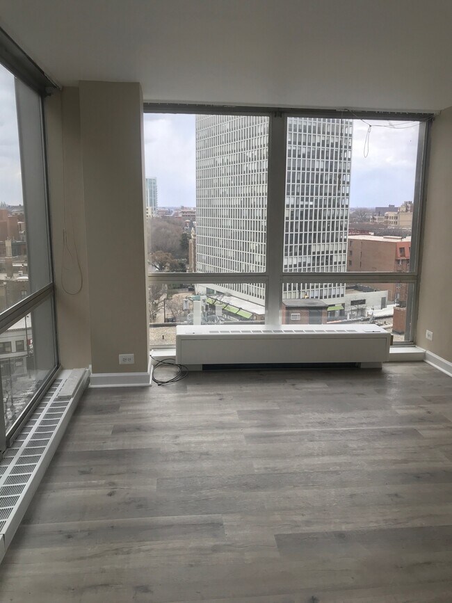 Foto del edificio - 2400 N Lakeview Ave