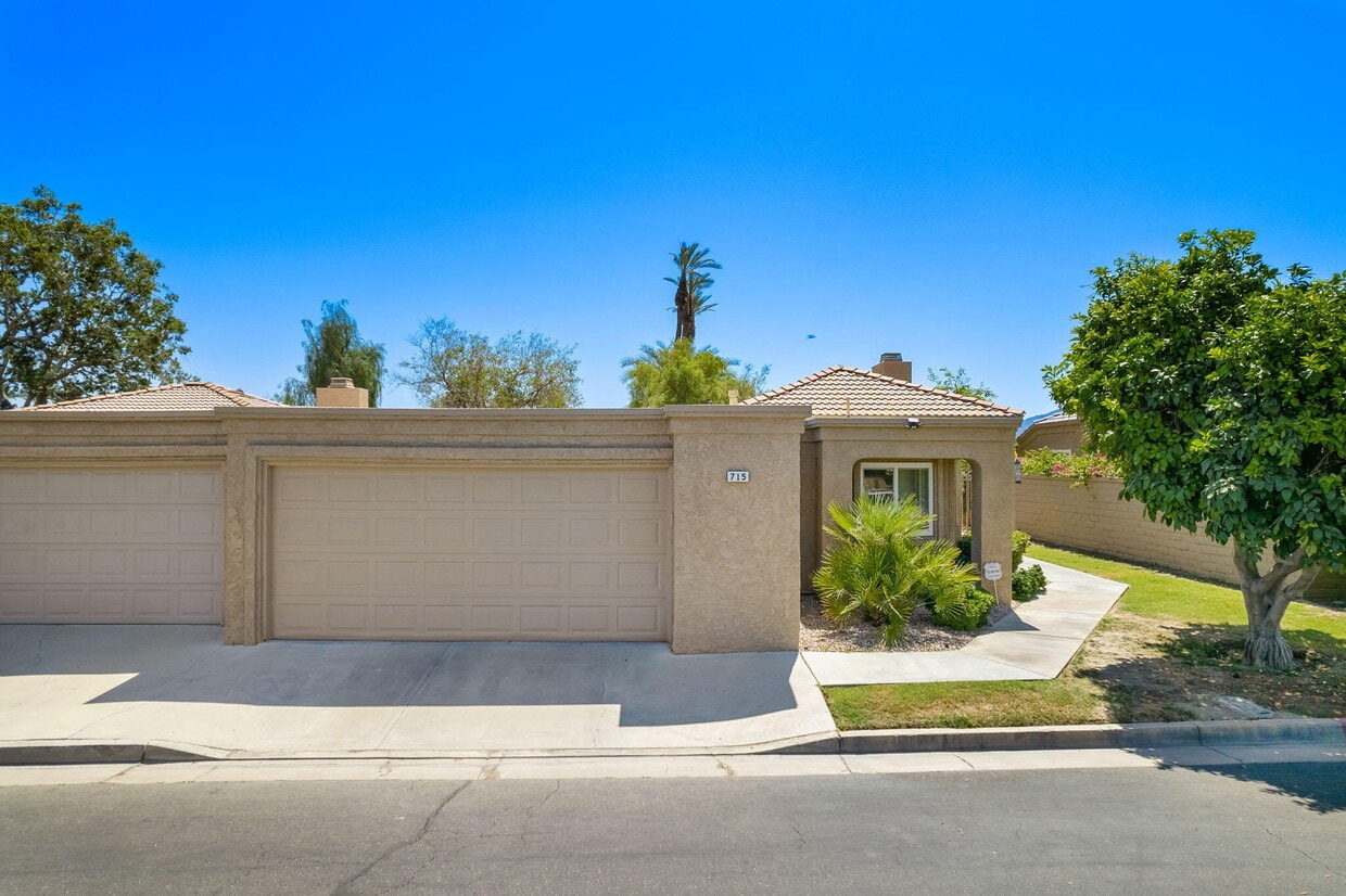 Primary Photo - 44715 Monaco Cir