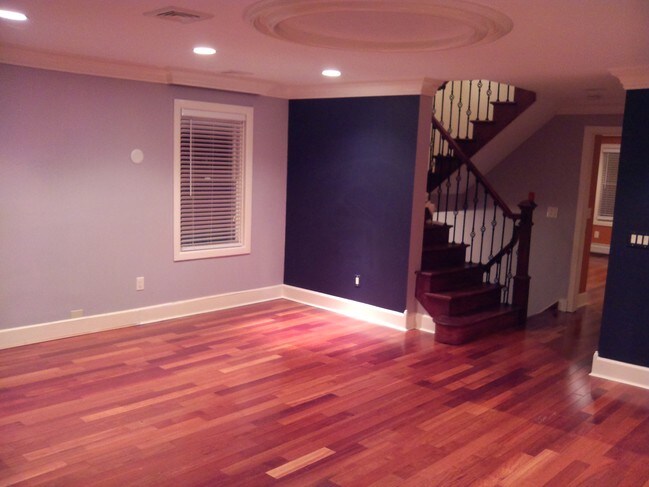 Sala de estar - 680 Belmont Ave