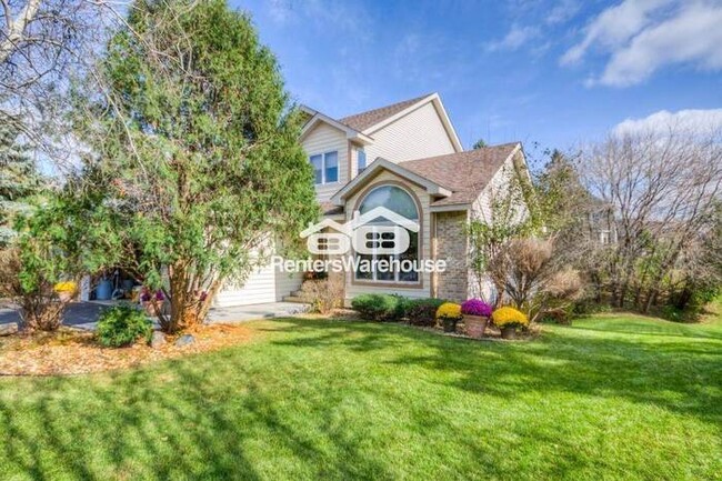 Building Photo - Available now - Stunning 4 Bedroom, 3.5 Bath Eden Prairie Home w/2 Kitchens Available for Rent!!