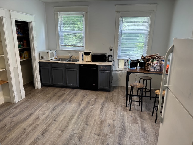 Photo - 420 Ada St Apartment