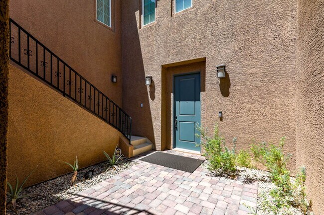 Foto del edificio - Stunning 5 Bed, 4 Full Baths And 2 Half Ba...