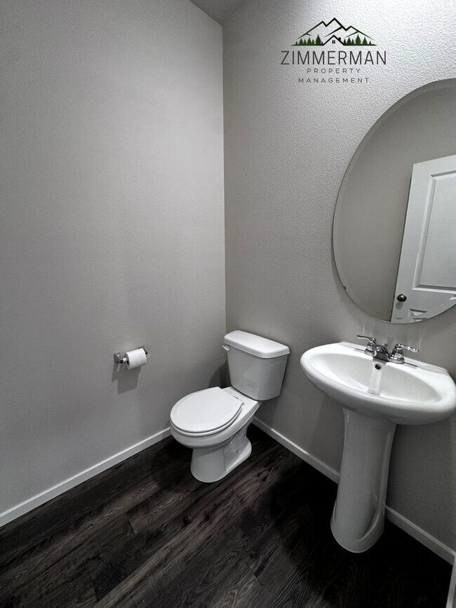 Building Photo - 4 bedroom home in Marcola Meadows