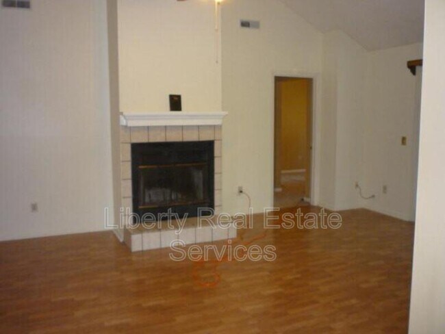 Building Photo - 815 Mandarin Dr