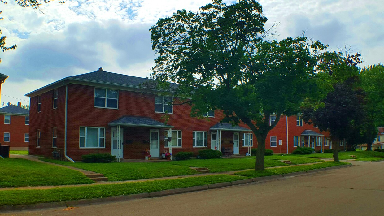 Primary Photo - Eagle Point Townhomes