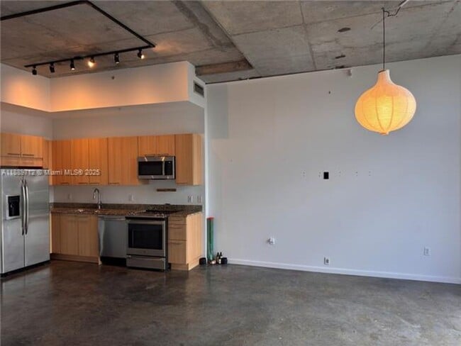 Photo - 2001 Meridian Ave Apartment