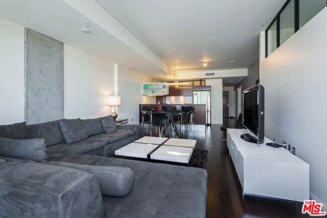 Foto del edificio - 1155 S Grand Ave