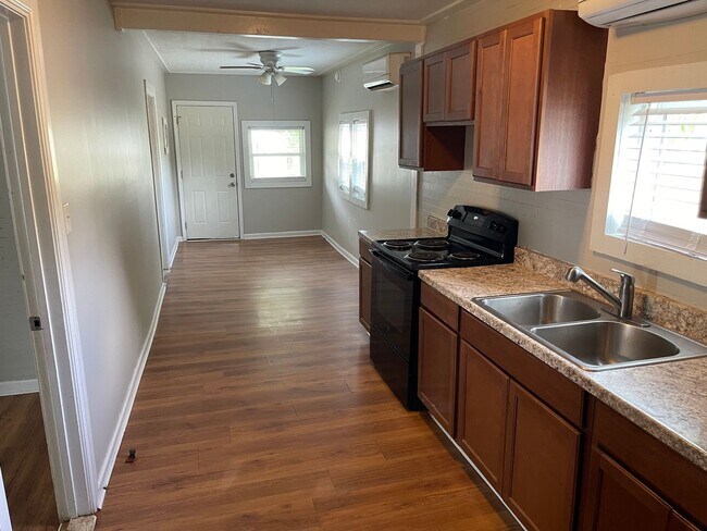 Foto del edificio - Newly Renovated Two Bedroom!