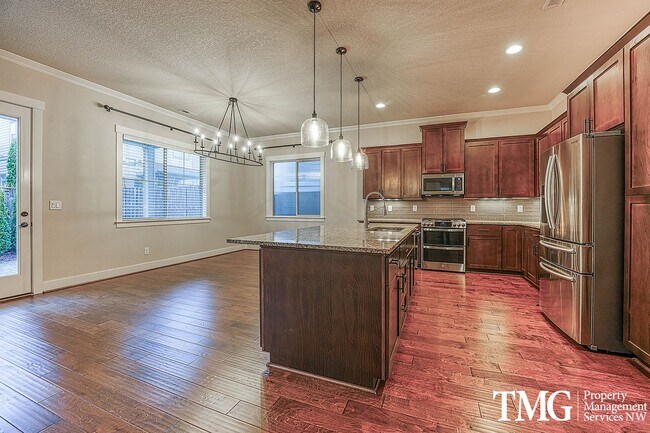 Foto del edificio - Spacious 4 BD Home with Private Backyard & Community Amenities!