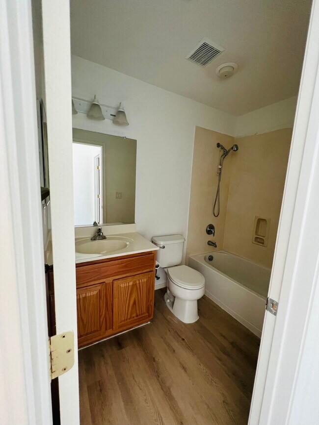 Building Photo - 717 Flemish Ct