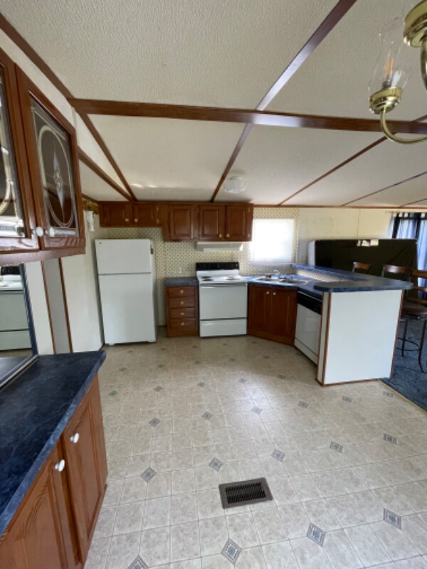 Building Photo - 338 Pearl Ln