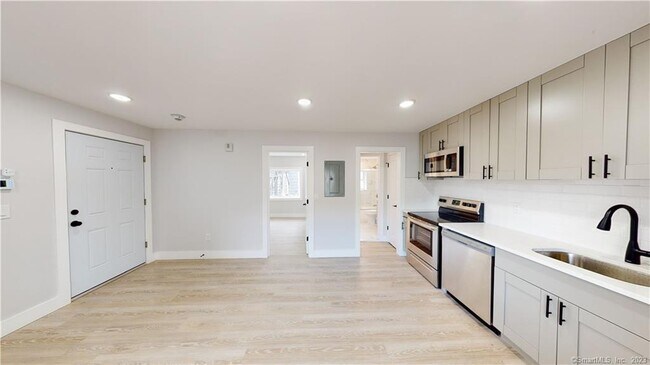 Foto del edificio - 107 S Main St