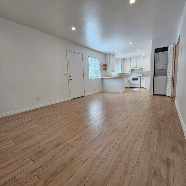 Foto del edificio - 1845 N Vulcan Ave