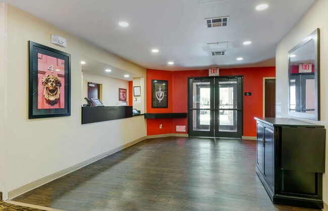 Lobby and Guest Check-in - Furnished Studio - Phoenix