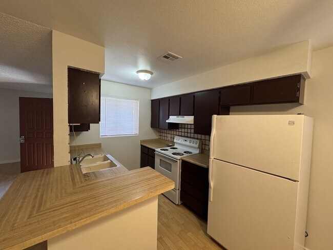 Foto del edificio - Well Maintained Condo in La Cresenta