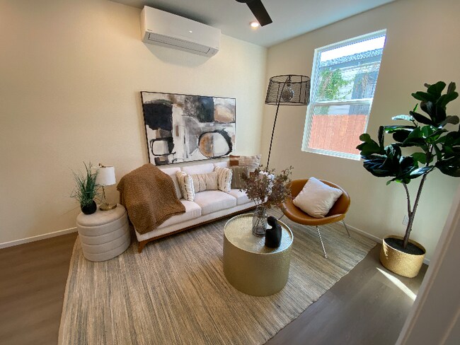 Foto del edificio - 3042-3044 J St