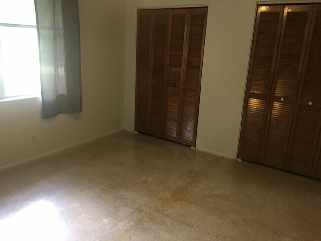 Building Photo - 2500 Midland Dr