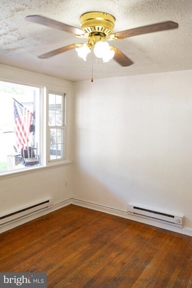 Foto del edificio - 292 N Washington St