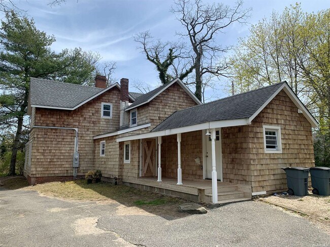 Building Photo - 464 Montauk Hwy