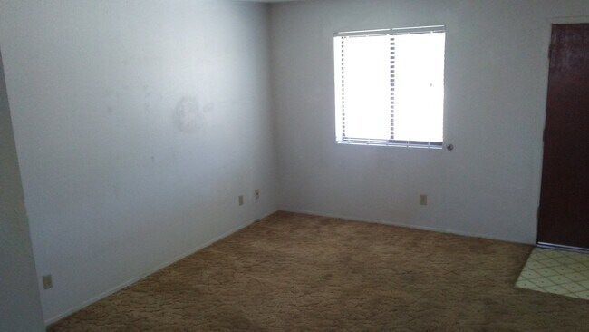 Building Photo - 402 W Morgan Ave