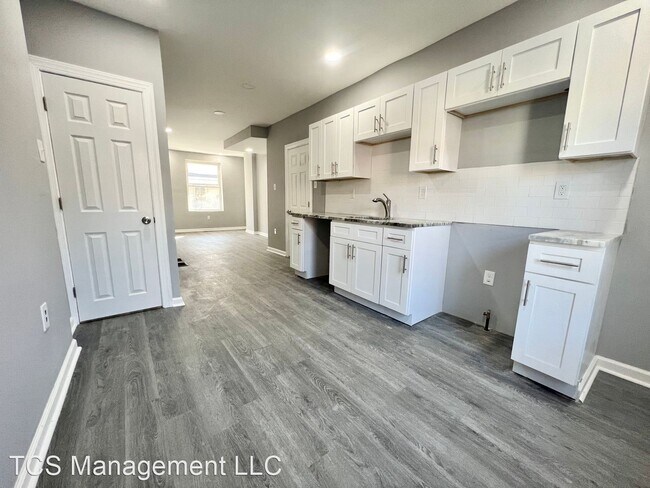 Building Photo - 3 br, 1.5 bath House - 2155 Furley Street