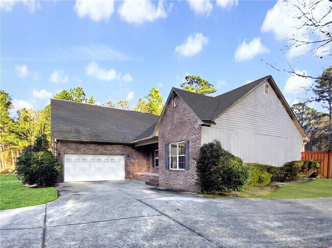 Foto del edificio - 9310 Creek Path Pl
