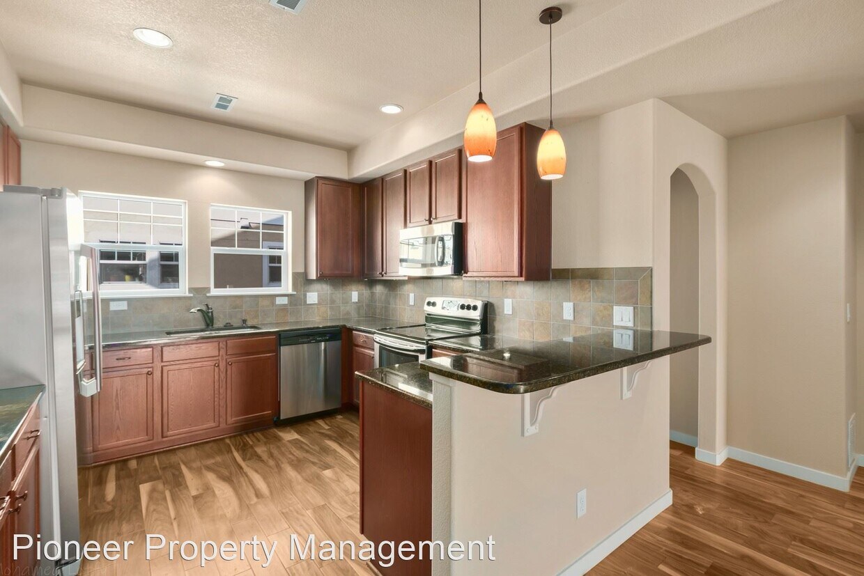 Primary Photo - 2 br, 2.5 bath House - 309 Quebec St #2