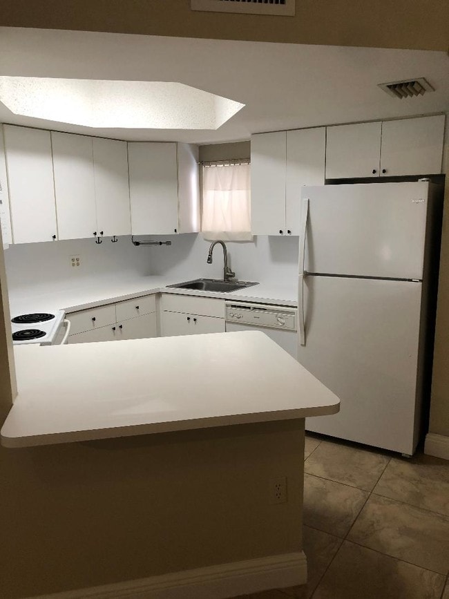 KITCHEN - 8343 Lake Dr