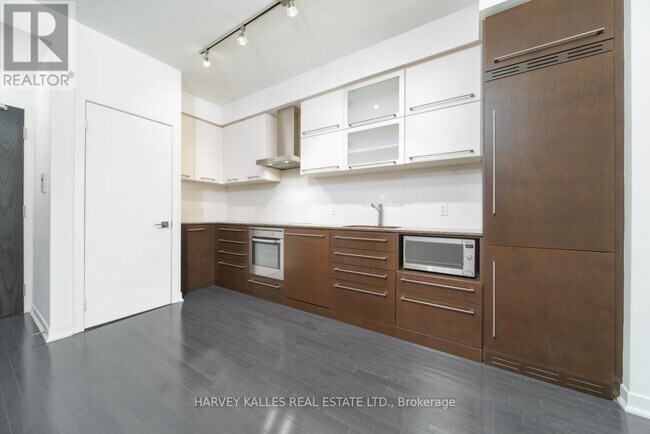 Photo du bâtiment - 770-770 Bay St.
