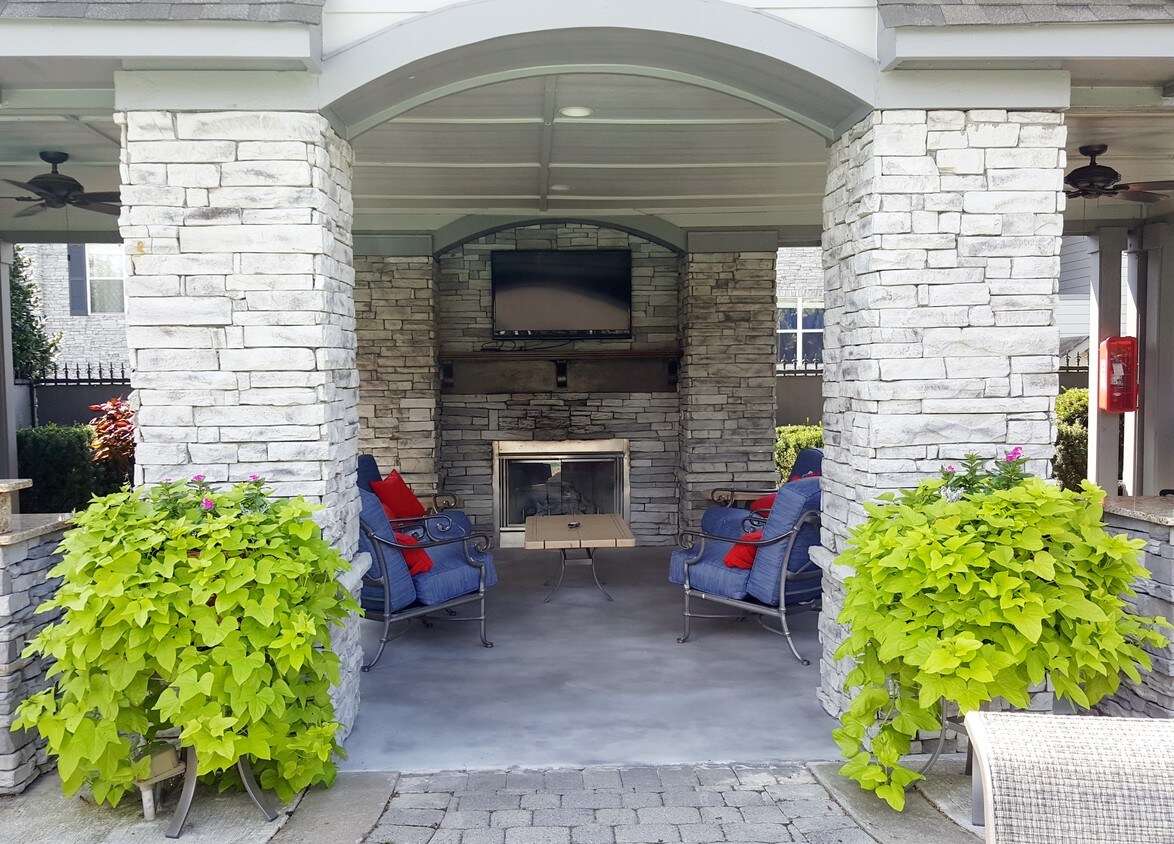 Stoneridge Farms at the Hunt Club Apartments Gallatin, TN