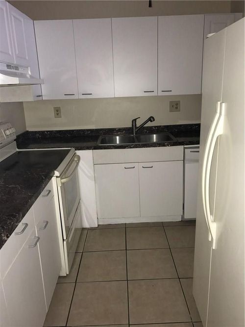 Foto del edificio - 4132 NW 88th Ave