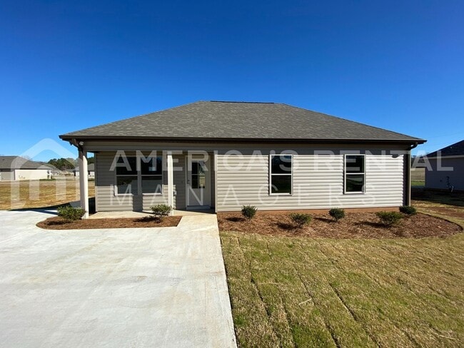 Building Photo - Home for Rent in Talladega, AL!  Available...