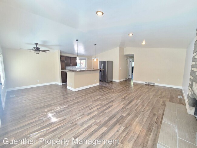 Building Photo - 3 br, 2 bath House - 611 E 19th Ave