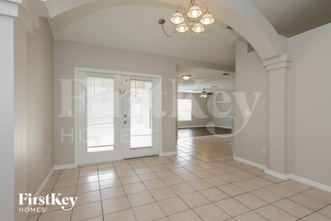 Foto del edificio - 224 Quiet Oak Ct