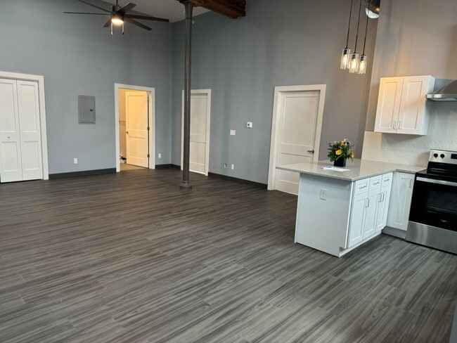 231 E Main St