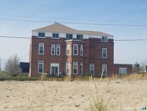 Building Photo - 1 Peck Ave