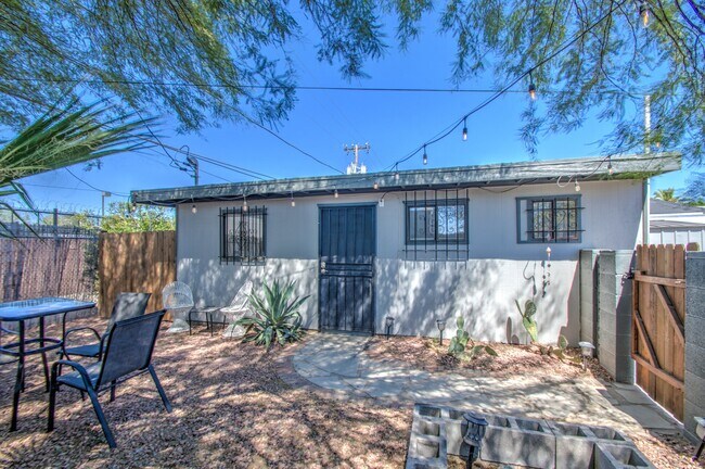 Foto del edificio - 328 N 12th St