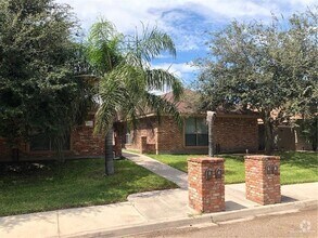 Building Photo - 623 S Dfw Dr