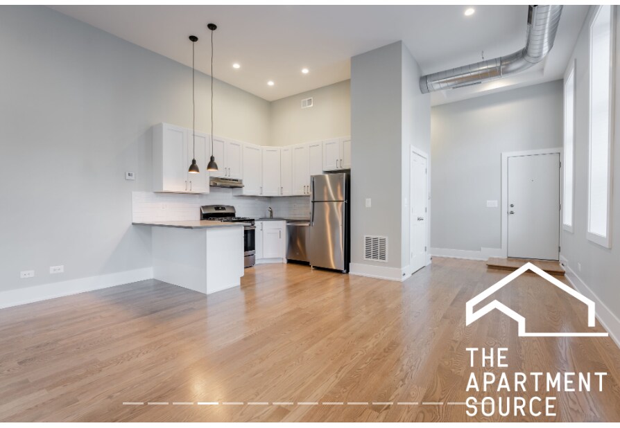 Foto principal - 2057 W Dickens Ave