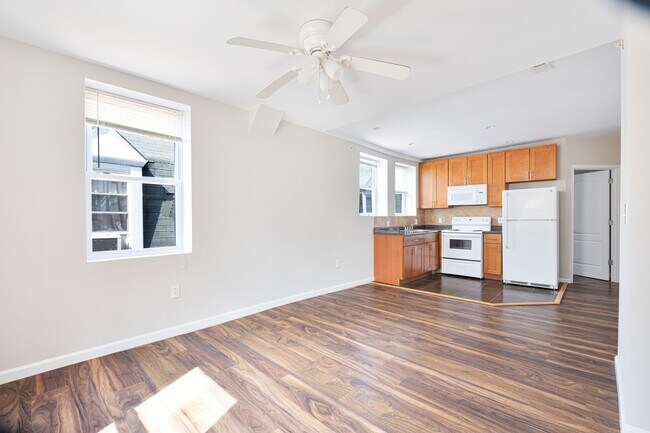 Building Photo - 544 S 49th St