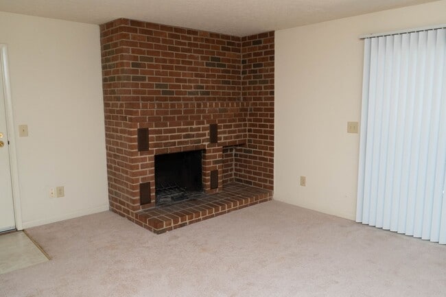 Building Photo - 2 Bedroom Condo at Turtle Creek