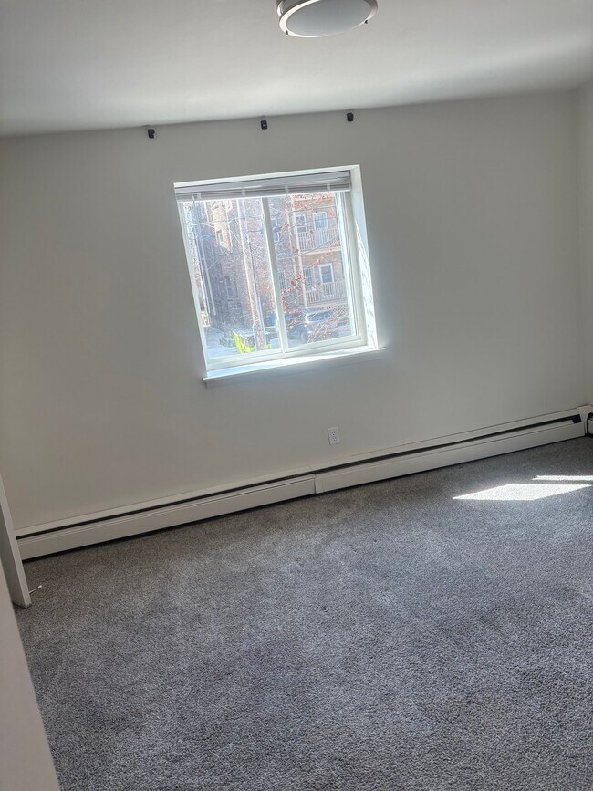 Foto del edificio - 2424 E Webster Pl