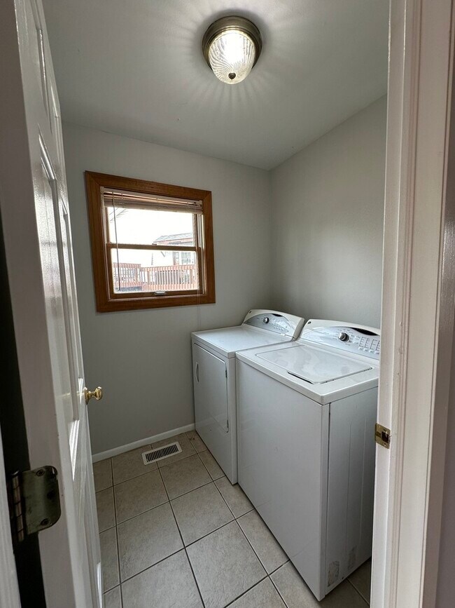 Building Photo - 2177 Wildwood Ct