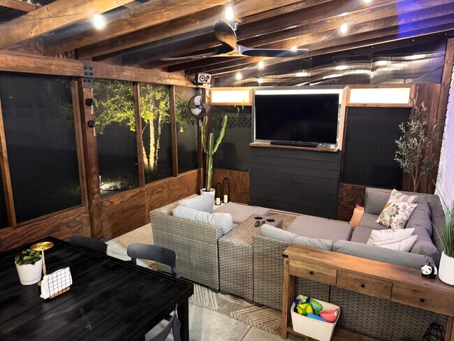 Foto del edificio - 2264 Ferndown Dr