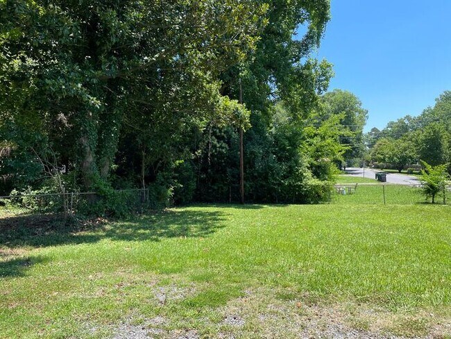 Building Photo - Nice Brick Ranch in Biddle Heights