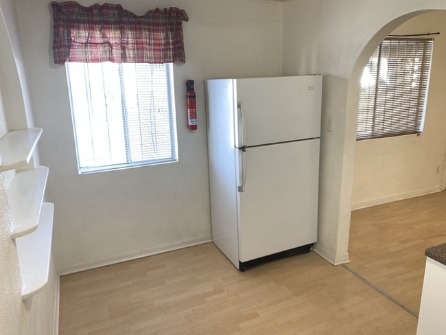 Building Photo - Charming 1 bed 1 bath close to CNM Campus!